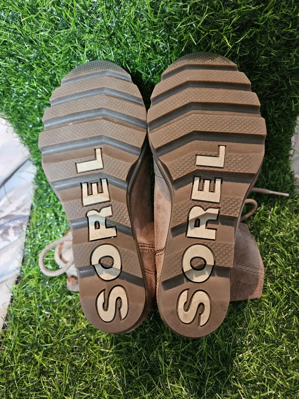Sorel lace up